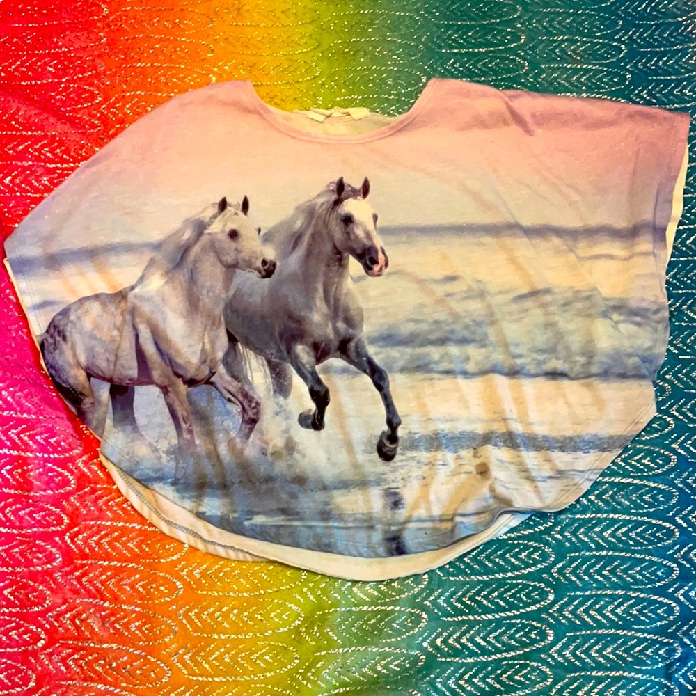 Cute summer horse shirt for girls. Loose shirt